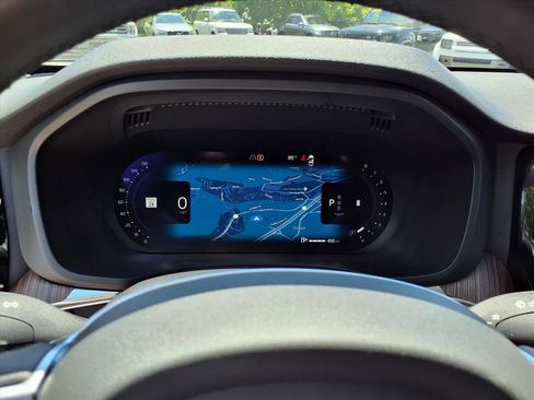 Certified 2023 Volvo XC60 B5 Plus AWD/4WD image 18