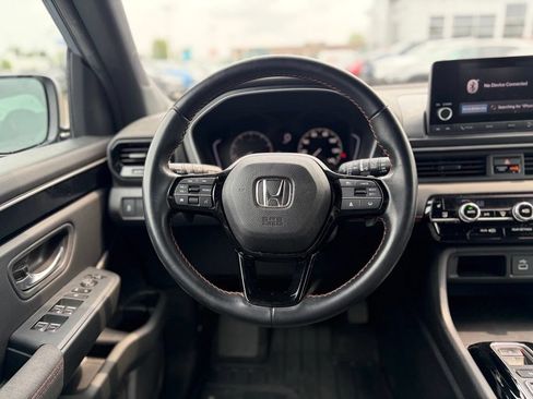 Used 2025 Honda Pilot Sport image 23