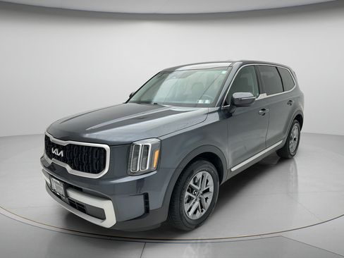Used 2023 Kia Telluride LX AWD/4WD image 3