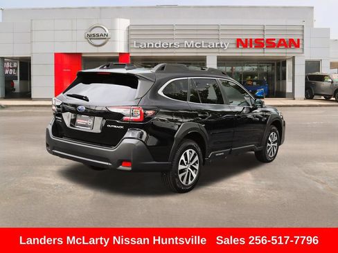 Used 2025 Subaru Outback Premium AWD/4WD image 3