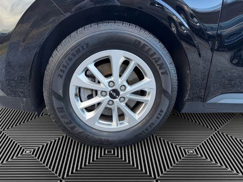 Used 2023 Kia Carnival LX image 9