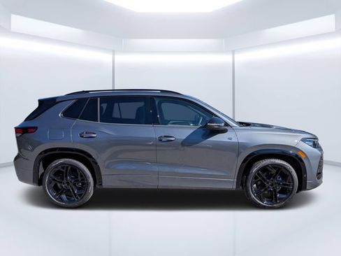 New 2026 Volkswagen Tiguan SE R-Line FWD image 2