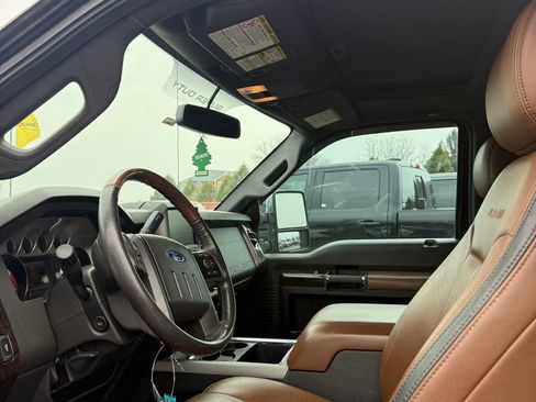 Used 2016 Ford F250 Platinum w/ Platinum Package image 14