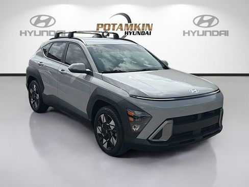 Used 2024 Hyundai Kona SEL w/ Convenience Package FWD image 3