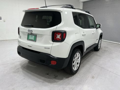 Used 2018 Jeep Renegade Latitude AWD/4WD image 8