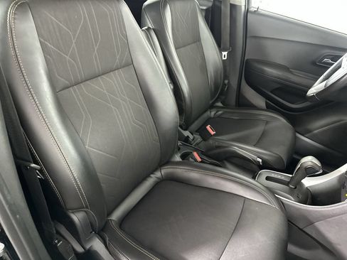 Used 2017 Chevrolet Trax LT w/ LT Convenience Package AWD/4WD image 28