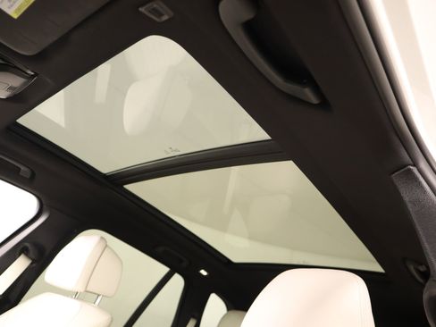 Used 2022 BMW X5 xDrive40i w/ M Sport Package image 16