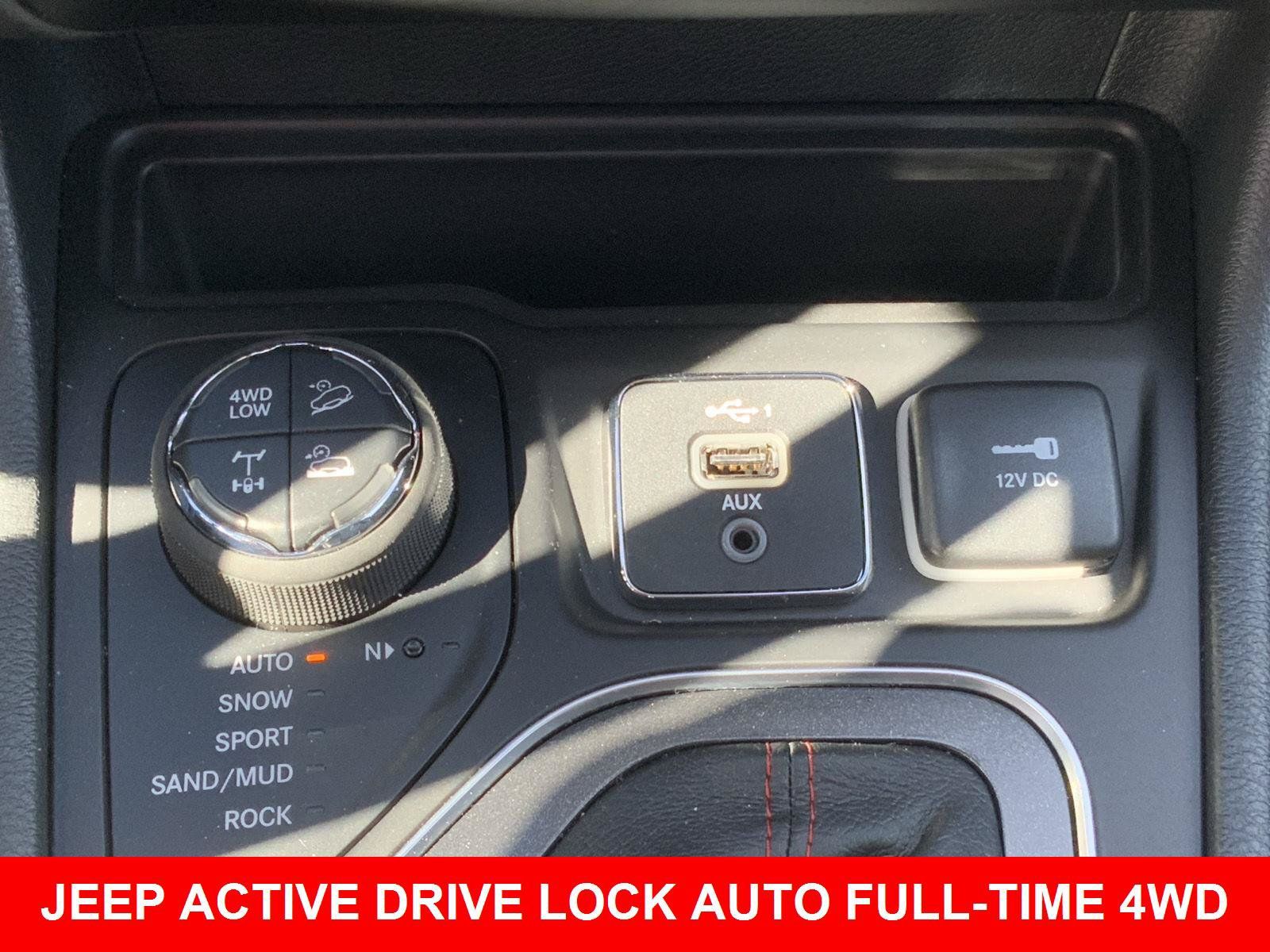 Used 2022 Jeep Cherokee Trailhawk AWD/4WD image 5