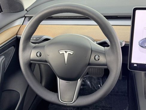 Used 2023 Tesla Model 3 Standard Range image 18