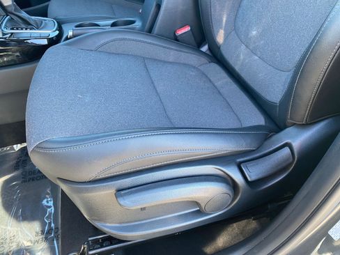 Used 2025 Kia Seltos S image 23