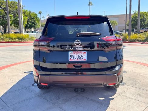 Certified 2025 Nissan Rogue S FWD image 7