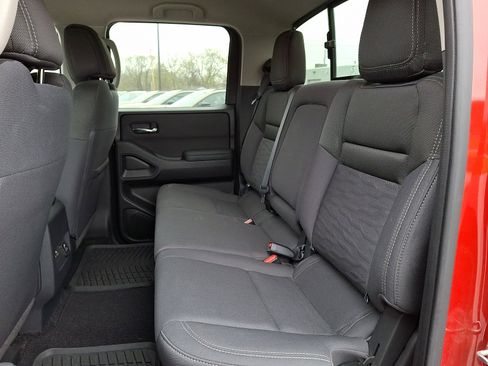 Used 2023 Nissan Frontier SV w/ SV Convenience Package AWD/4WD image 11