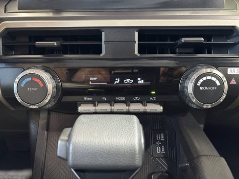 Certified 2025 Toyota Tacoma SR5 AWD/4WD image 20