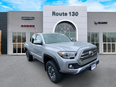 Used 2016 Toyota Tacoma TRD Off-Road w/ Premium & Technology Package AWD/4WD image 5