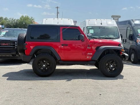 Used 2020 Jeep Wrangler Sport AWD/4WD image 3