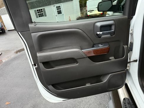 Used 2018 GMC Sierra 1500 SLE w/ SLE Value Package image 17