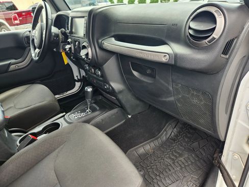 Used 2017 Jeep Wrangler Unlimited Sport AWD/4WD image 39