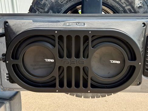 Used 2017 Jeep Wrangler Unlimited Sahara AWD/4WD image 18
