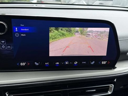 Certified 2025 Chevrolet Traverse LT AWD/4WD image 16