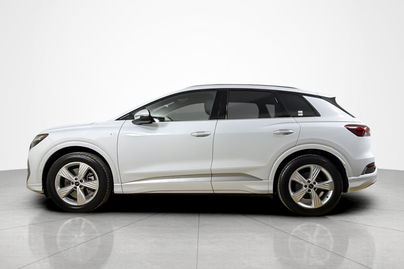 Certified 2024 Audi Q4 e-tron Premium Plus w/ Premium Plus AWD/4WD image 2