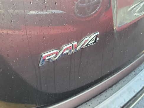 Used 2017 Toyota RAV4 XLE AWD/4WD image 7