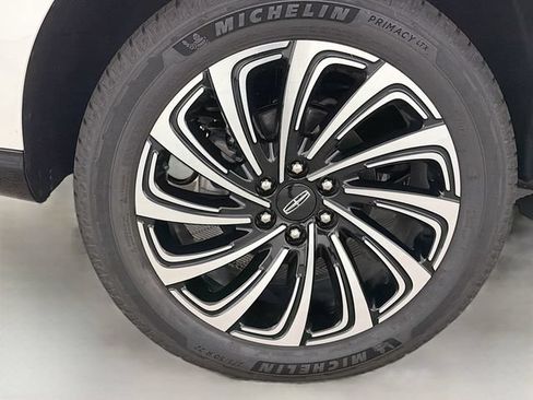 Certified 2025 Lincoln Navigator Black Label AWD/4WD image 39