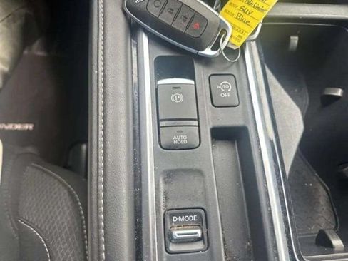 Used 2024 Nissan Pathfinder SV FWD image 18