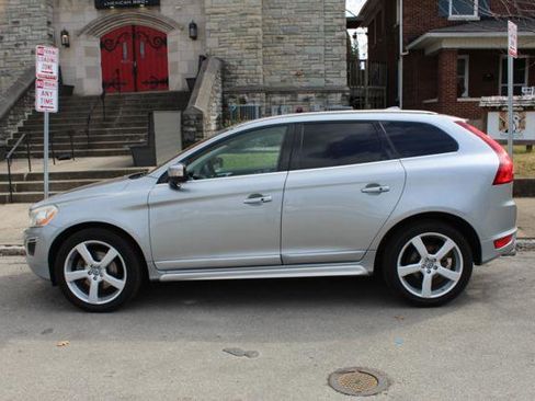 Used 2012 Volvo XC60 T6 R-Design image 8