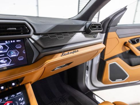 Used 2025 Lamborghini Urus SE image 48