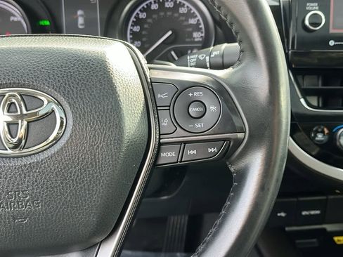 Used 2022 Toyota Camry SE image 13