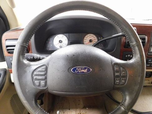 Used 2005 Ford F350 Lariat image 6