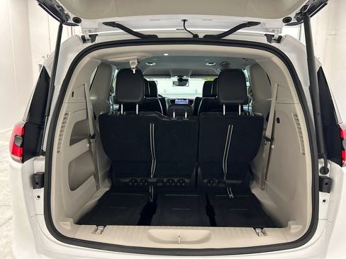 Used 2024 Chrysler Pacifica Touring-L w/ Road Tripper Package FWD image 33