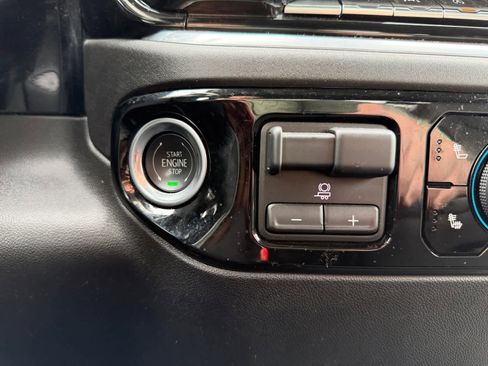 Used 2025 Chevrolet Silverado 1500 LT image 23