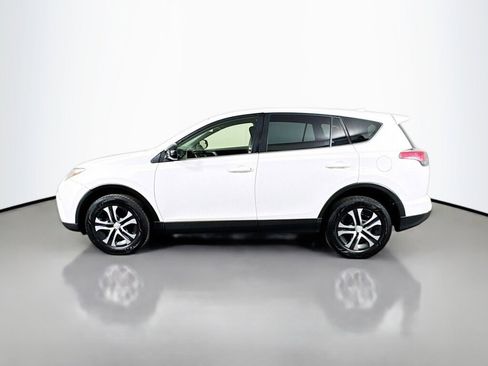 Used 2018 Toyota RAV4 LE AWD/4WD image 2