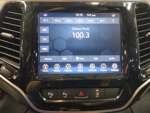 Used 2021 Jeep Cherokee Limited image 25