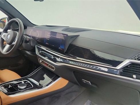Used 2025 BMW X5 sDrive40i w/ M Sport Package image 22