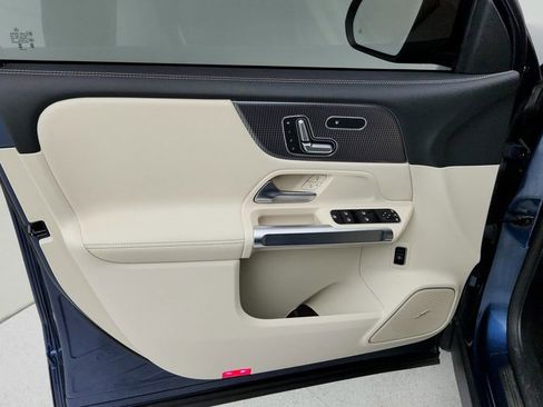 Used 2023 Mercedes-Benz EQB 250+ image 11