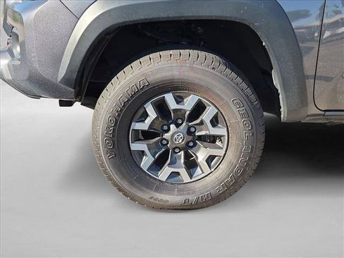 Used 2022 Toyota Tacoma TRD Off-Road w/ Technology Package AWD/4WD image 21