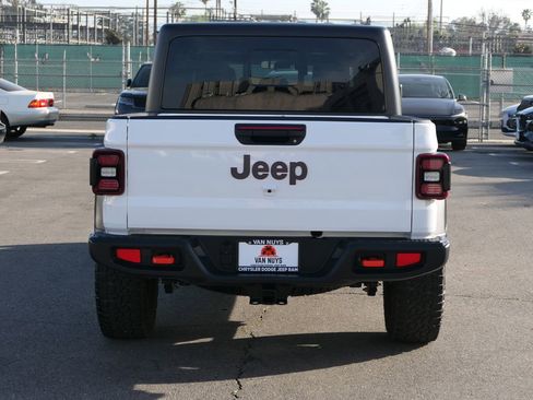 Used 2025 Jeep Gladiator Mojave w/ Convenience Group image 6