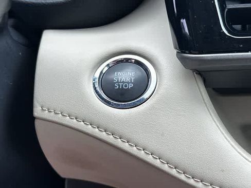 Used 2023 Toyota Highlander XLE AWD/4WD image 11