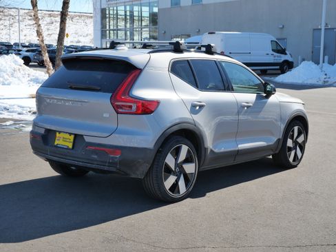 Used 2023 Volvo XC40 Recharge Ultimate image 7