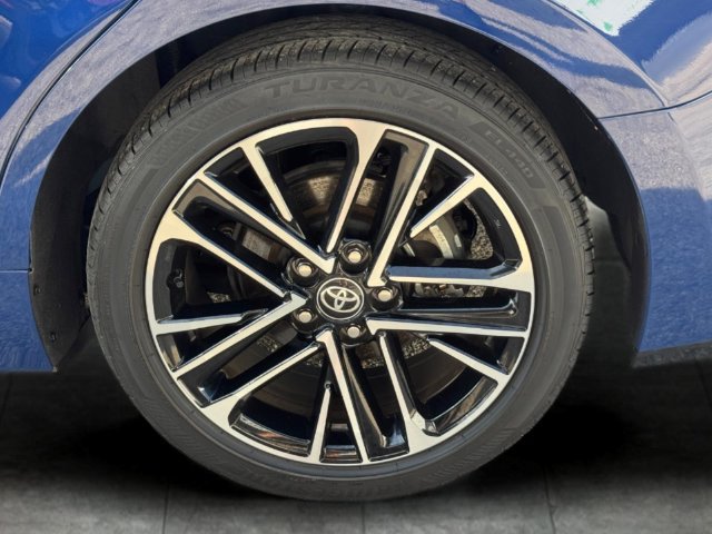 Used 2025 Toyota Camry XLE FWD image 6