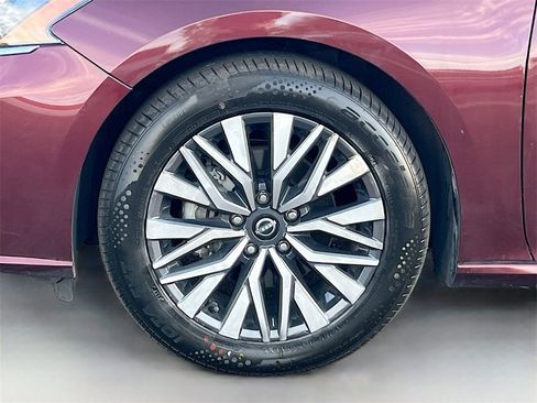 Used 2024 Nissan Altima 2.5 SV image 28