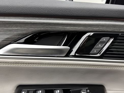 Used 2024 Jeep Wagoneer L Series II w/ Flexible Seating Group image 12