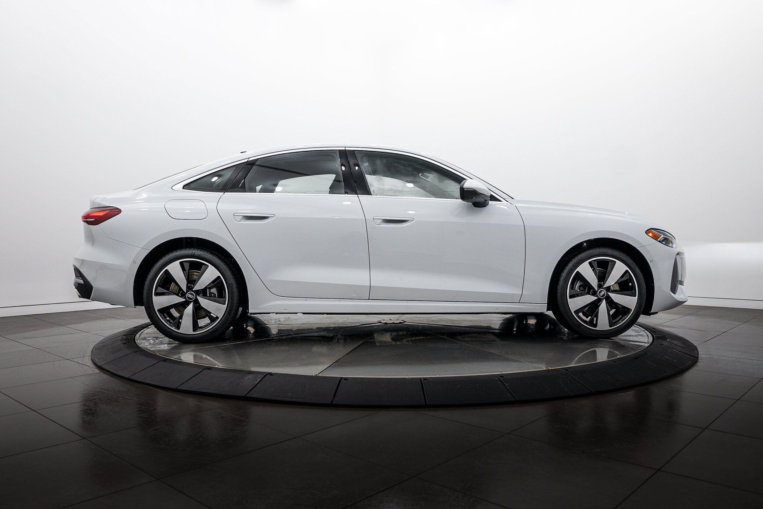 Used 2025 Audi A5 2.0T Premium Plus w/ Premium Plus AWD/4WD image 3