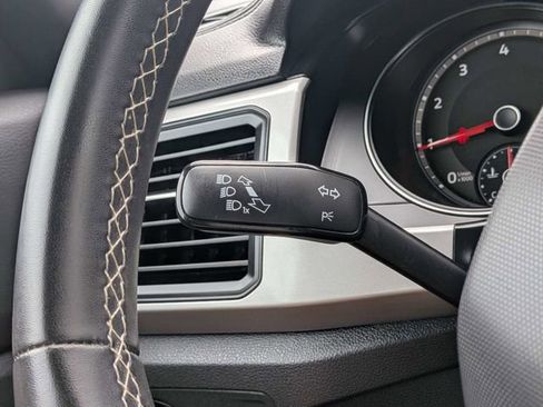 Certified 2021 Volkswagen Atlas Cross Sport SE FWD image 33