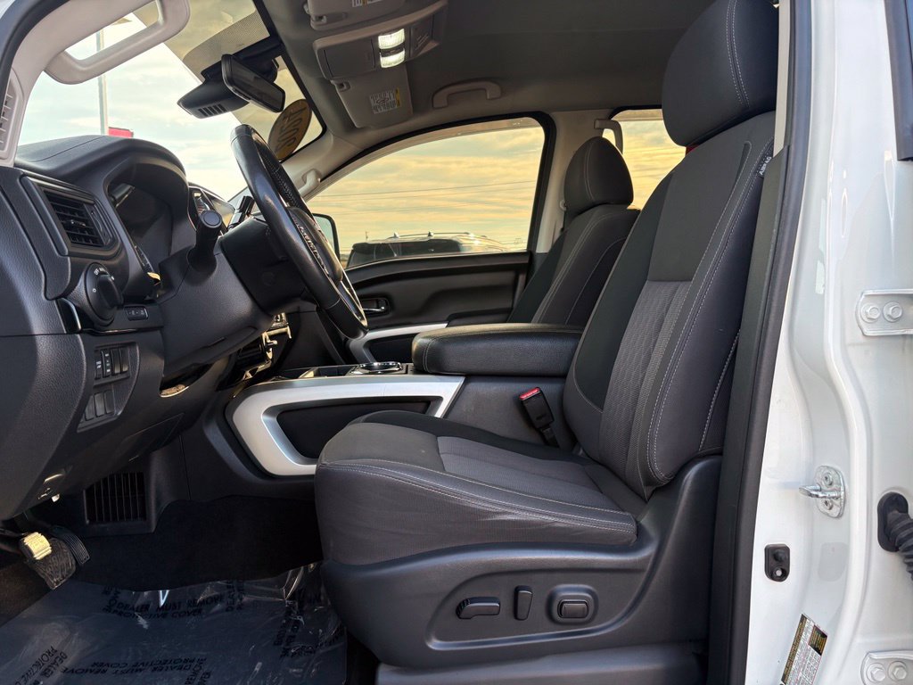 Used 2024 Nissan Titan SV w/ SV Convenience Package AWD/4WD image 32