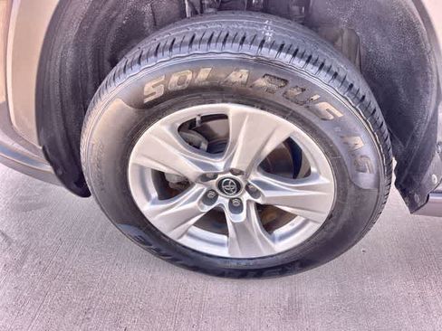 Used 2020 Toyota RAV4 XLE FWD image 9