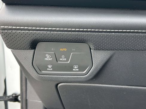 Used 2024 Volkswagen Atlas SE FWD image 21