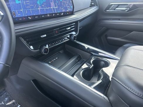 Certified 2025 Chevrolet Suburban Z71 image 11